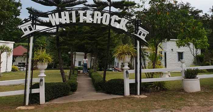 Exterior White Rock Resort Pakchong