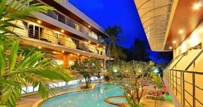 Kolam Renang Samui First House Hotel
