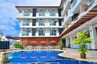Kolam Renang First Residence Hotel
