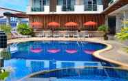 Kolam Renang 5 First Residence Hotel