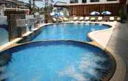 Kolam Renang 6 First Residence Hotel