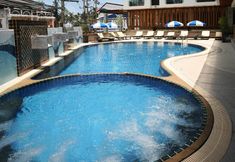 สระว่ายน้ำ 6 First Residence Hotel