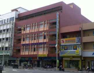 Bên ngoài 2 Hotel Kenangan