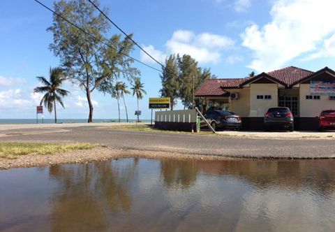 Exterior Semarak Beach Inn