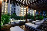 Swimming Pool Dusit Suites Hotel Ratchadamri Bangkok