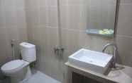 Toilet Kamar 7 Ratu Guest House 