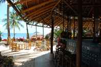 บาร์ คาเฟ่ และเลานจ์ Koh Tao Bamboo Huts 