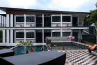 Kolam Renang Chaantalay Hotel