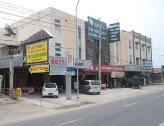 Exterior 2 Royyan Inn - Backpacker Hostel Kualanamu