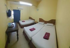 Bedroom 7 OYO 90162 Aj Hotel