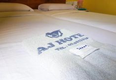 Bedroom 5 OYO 90162 Aj Hotel