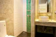 In-room Bathroom Mint Hotel