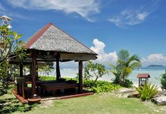 Accommodation Services 6 P.P. Erawan Palms Resort