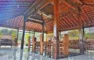 Bar, Cafe and Lounge 4 Malang Hill Gallery & Homestay