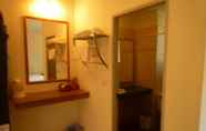 In-room Bathroom 5 Sun Smile Lodge Koh Tao