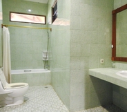 In-room Bathroom 4 Nirmala Biak Beach Hotel