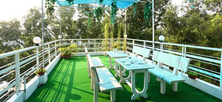 Bên ngoài 2 A25 Hotel - 57 Quang Trung