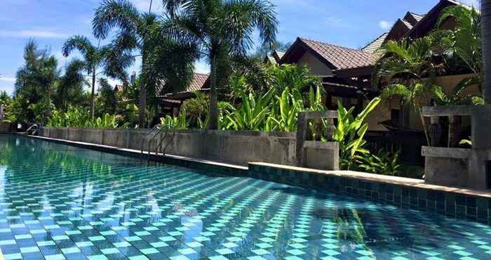 Swimming Pool Haadyao Bungalows