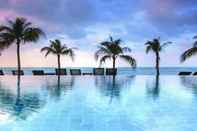 สระว่ายน้ำ Salad Buri Resort & Spa