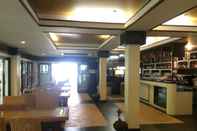 Bar, Cafe and Lounge Salad Buri Resort & Spa