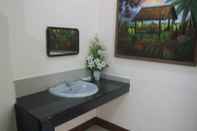 In-room Bathroom Jansupar Court