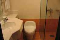 Toilet Kamar Ritz Garden Hotel