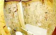 In-room Bathroom 6 Golden City Hotel Ratchaburi