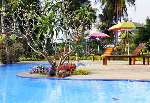 Kolam Renang Banito Beach Resort