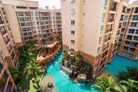 Kolam Renang Atlantis Condo Resort Pattaya by FAVSTAY