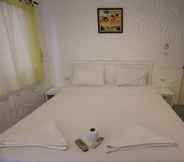 Kamar Tidur 2 The White 