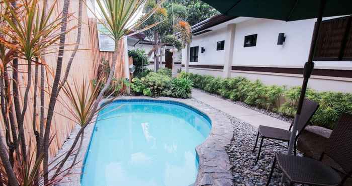 Swimming Pool Garden View Hotel