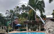 สระว่ายน้ำ 5 Batu Permai Hotel