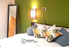 Bedroom 2 The Color Express Hotel