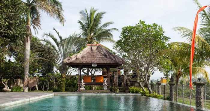 Kolam Renang Batuan Villa