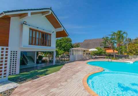 Swimming Pool Bangsaphan Resort