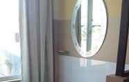 In-room Bathroom 7 Hotel Suria