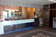 Lobby Hotel Suria 18