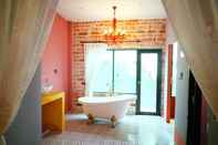 Toilet Kamar Stamp Hills Resort Suanphueng