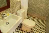 In-room Bathroom Putri Homestay 