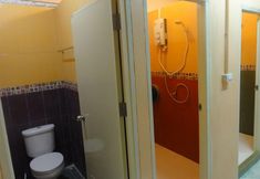 In-room Bathroom 4 Jenny Hostel