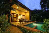 สระว่ายน้ำ Napalai Pool Villa Resort