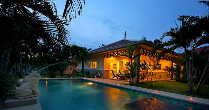 สระว่ายน้ำ Thai Thani Pool Villa