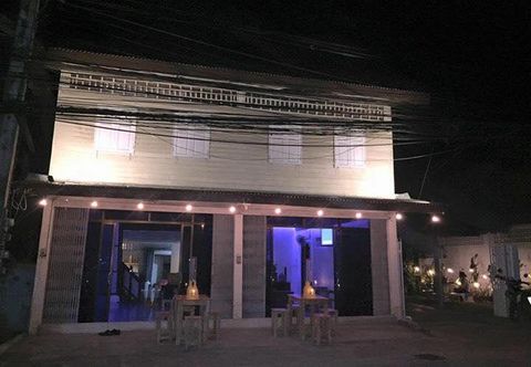 Exterior Sor-Lor-Nor Hostel 