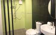 ห้องน้ำภายในห้อง 5 Na Nicha Bankrut Resort