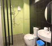 Toilet Kamar 5 Na Nicha Bankrut Resort