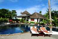 Kolam Renang Hutcha Resort