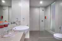 In-room Bathroom favehotel Sudirman Bojonegoro