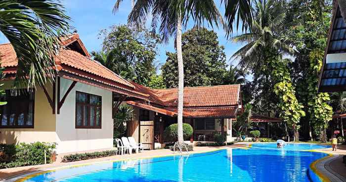 Swimming Pool Bayview Beach Resort