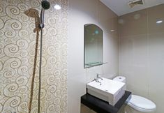 客室内バスルーム 7 Hasanah Guest House Pekanbaru