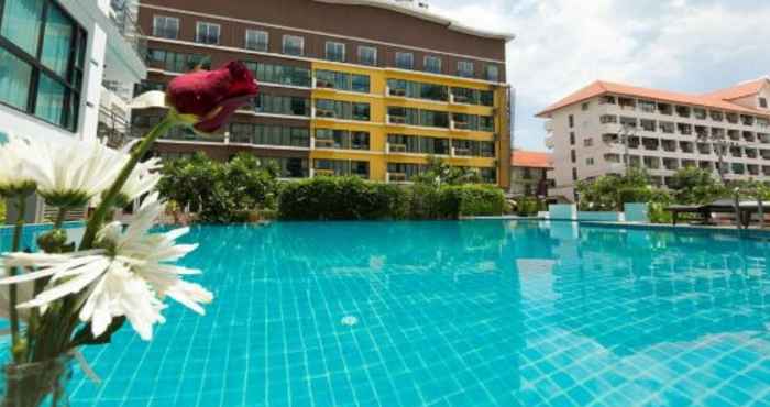 Swimming Pool Neo Hotel